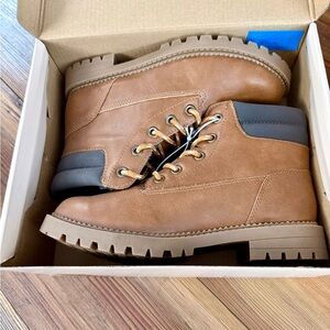 Brown boys work boots NWT